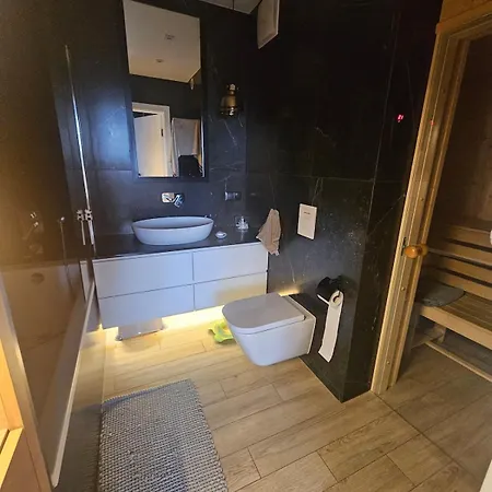 Forest & Seaview Penthouse アパート