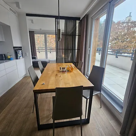 Forest & Seaview Penthouse グディニャ